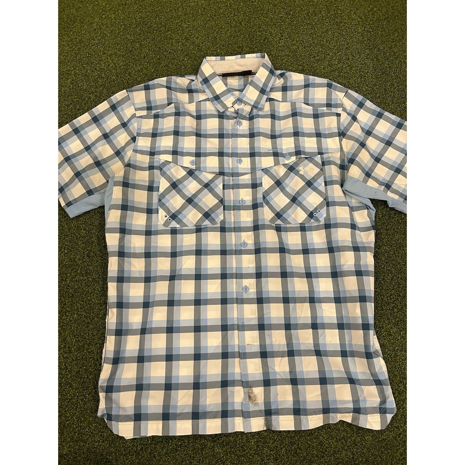 Under Armour Button Down Fishing Shirt Heat Gear Medium White Blue Plaid Vented